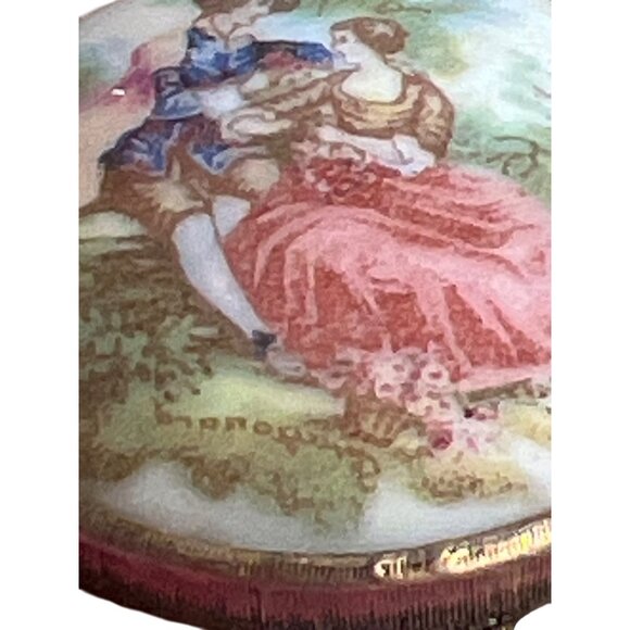 Vintage Porcelain Transferware Brooch Courting Couple Gold Tone Round Estate 1.5 - Picture 2 of 7